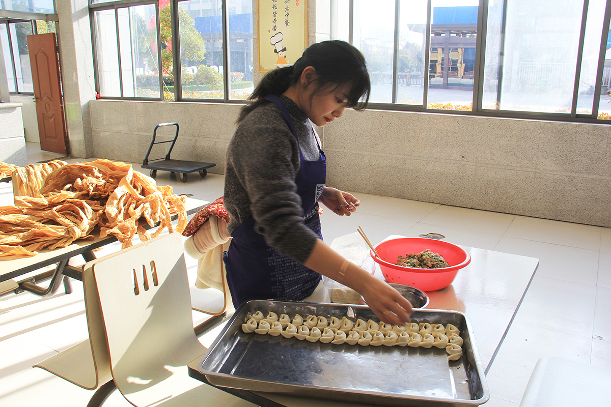 豪家集團(tuán)丨“情暖冬至，溫暖豪家”冬至包餃子活動