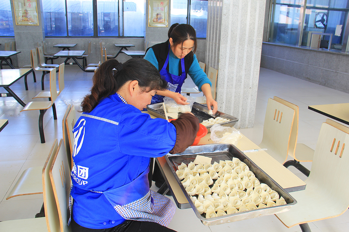 豪家集團(tuán)丨“情暖冬至，溫暖豪家”冬至包餃子活動4