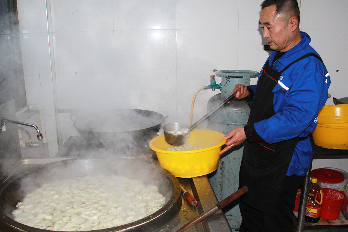 豪家集團(tuán)丨“情暖冬至，溫暖豪家”冬至包餃子活動